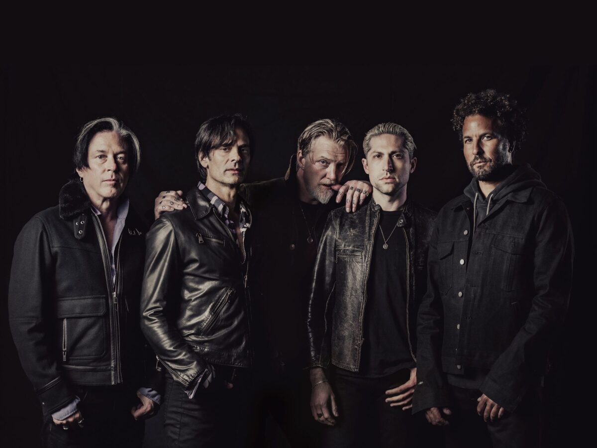Queens of the Stone Age: …In Times New Roman | Album Review