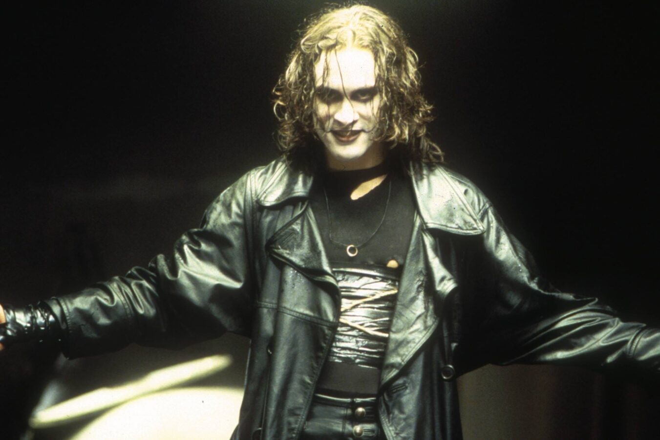 The Crow: η ταινία που απενοχοποίησε το goth στη mainstream συνείδηση, Brandon Lee