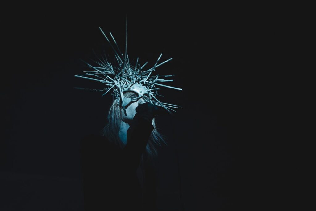IAMX: Η δυαδικότητα του Chris Corner