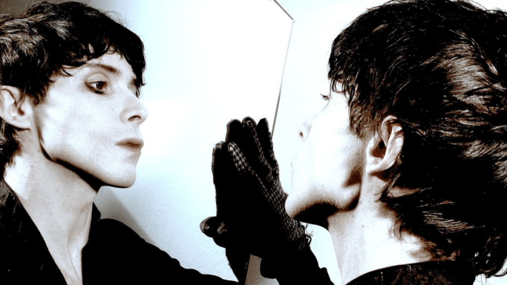 IAMX: Η δυαδικότητα του Chris Corner