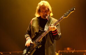 Ο Geezer Butler των Black Sabbath βραβεύτηκε για την προσφορά του στην προστασία των ζώων