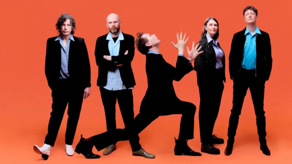 Το έκτο άλμπουμ των Franz Ferdinand, The Human Fear, αποτελεί ένα νέο μονοπάτι για το συγκρότημα, που μετρά πάνω από δύο δεκαετίες πορείας.