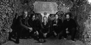 Alive in the Catacombs: Μια υπόγεια εμπειρία από τους Queens of the Stone Age