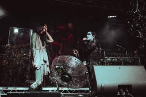 Πρόταση γάμου από τον Dani Filth με δαχτυλίδι “από τη Mordor” στη σκηνή του Download