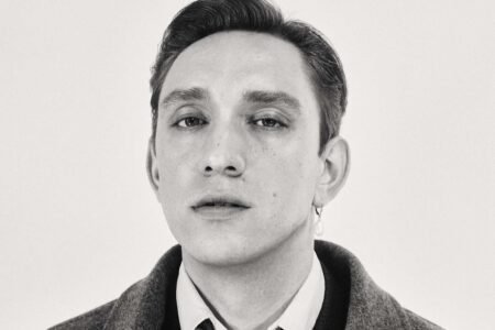 Ο Oliver Sim επιστρέφει χωρίς τον Jamie xx στο "Obsession"