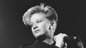 Anne Clark: Η ποιήτρια που έδωσε φωνή στο σκοτάδι