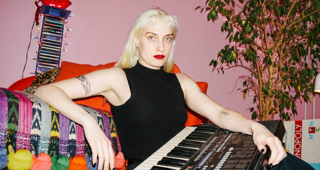 Molly Nilsson: Από τα υπόγεια του Βερολίνου στο υπόγειο του Θησείου