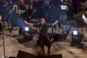 Οι SepticFlesh επέστρεψαν στο Ηρώδειο με μια καθηλωτική συμφωνική παράσταση, ενώνοντας metal και κλασική μουσική σε μια ιερή εμπειρία