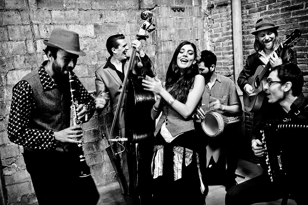 Η Barcelona Gipsy balKan Orchestra επιστρέφει στην Ελλάδα τον Οκτώβριο