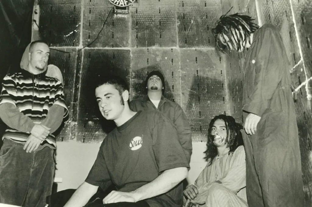 Korn: Πώς πέντε τύποι από το Bakersfield άλλαξαν για πάντα τη μουσική