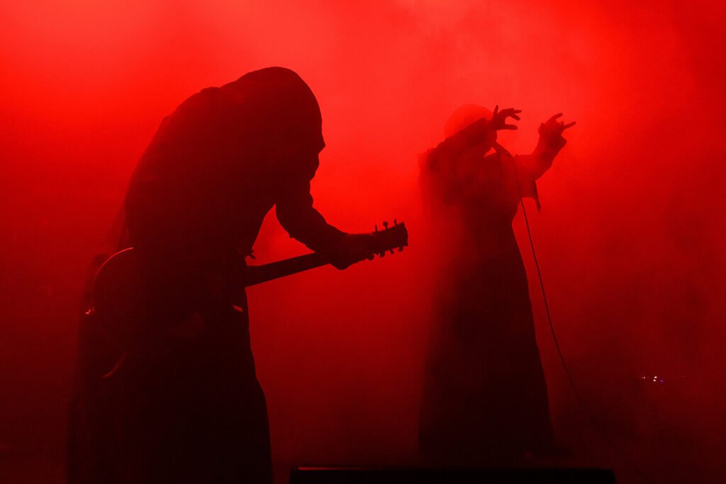 Sunn o))): Ποιo είναι τελικά το νόημά τους;