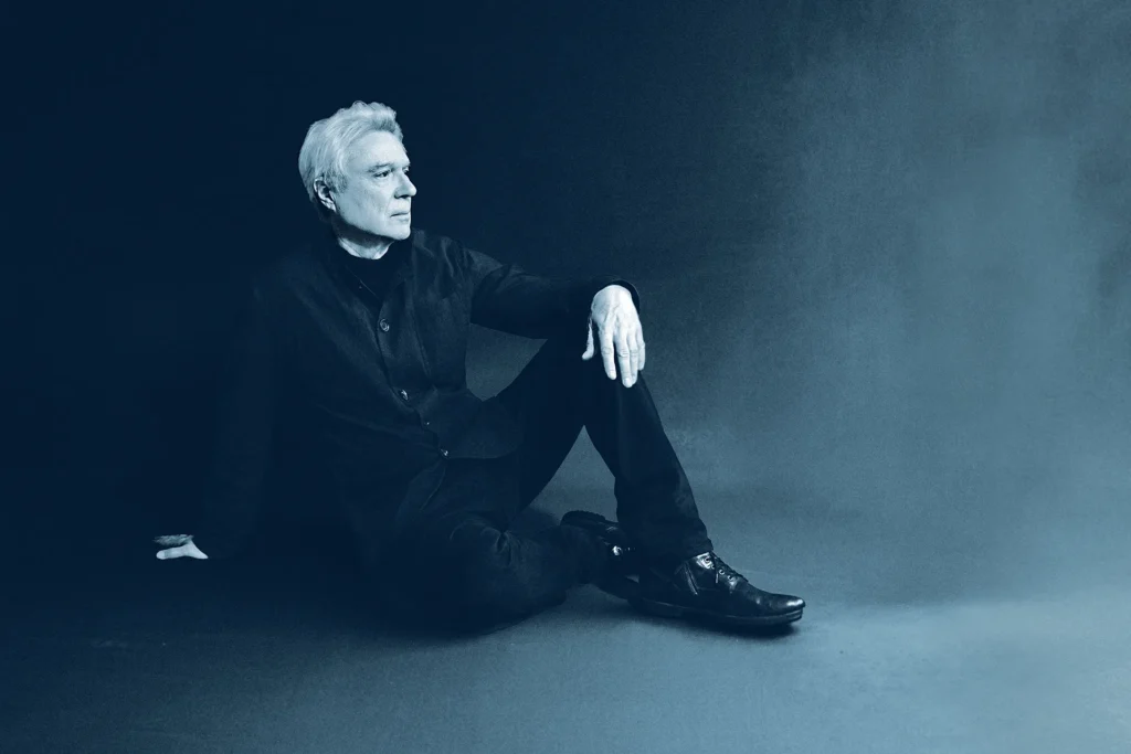 Ο David Byrne επιστρέφει με το νέο single “T Shirt”