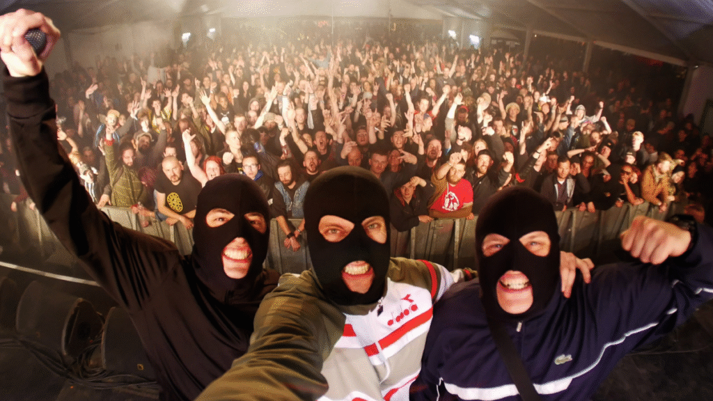 Moscow Death Brigade: Μια αγέλη που ουρλιάζει τις αλήθειες της Moscow Death Brigade: Μια αγέλη που ουρλιάζει τις αλήθειες της