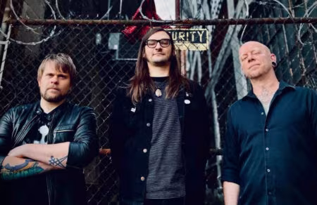 Ryan Ferrier (Valley of the Sun): «Γίνεται όλο και πιο δύσκολο να γράψεις ανεβαστική μουσική όταν όλα μοιάζουν τόσο χωρίς ελπίδα»