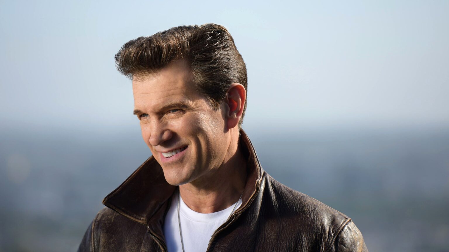 Release Athens 2026: O Chris Isaak στο Θέατρο Λυκαβηττού
