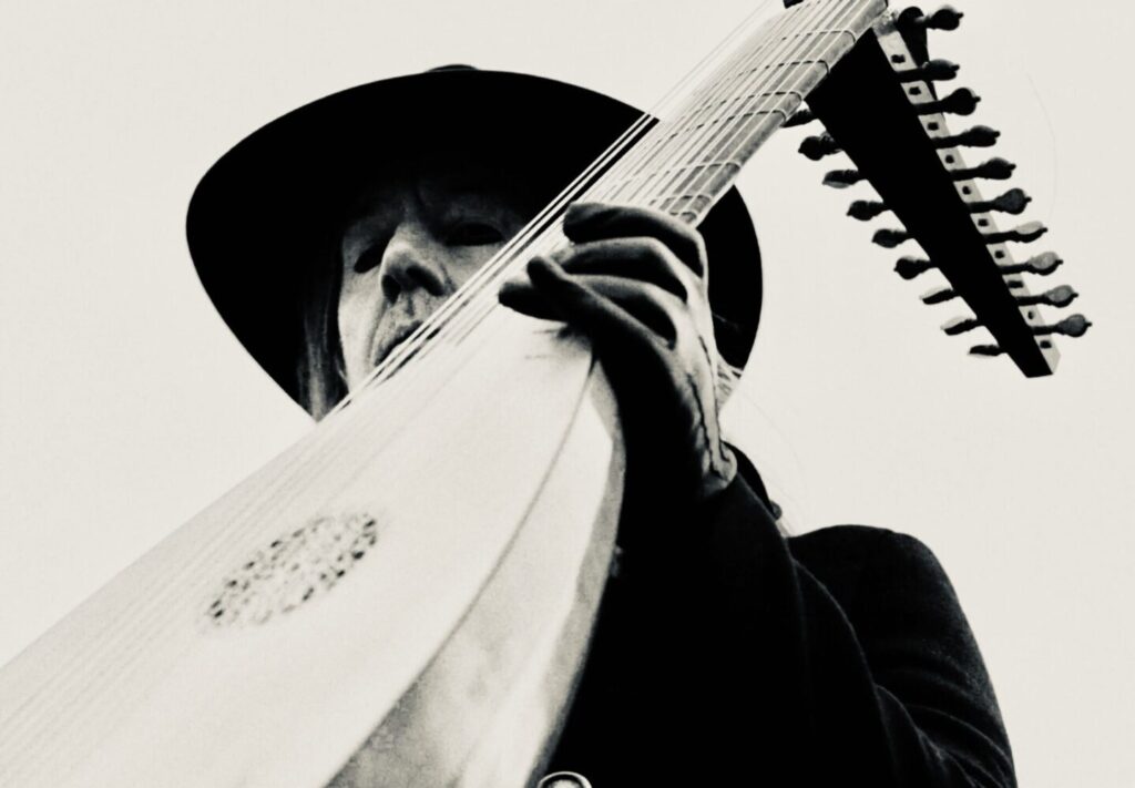 Ο Dr. Caligari επιστρέφει στη σκηνή με τον ήχο του Jozef van Wissem