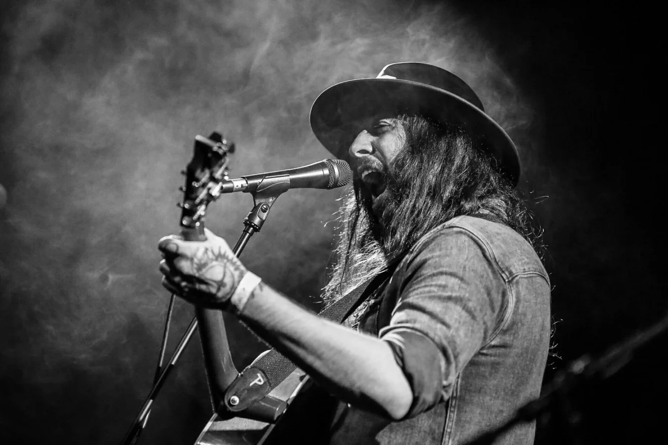 Ο Shawn James σε μια σπάνια εμφάνιση στην Αθήνα Ο Shawn James σε μια σπάνια εμφάνιση στην Αθήνα