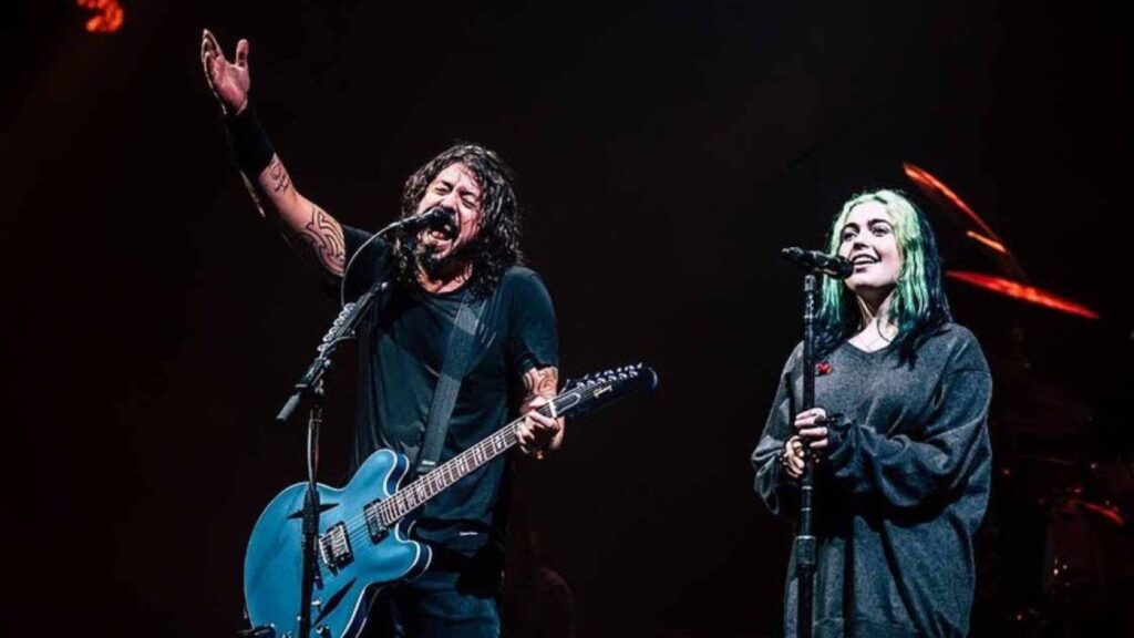 Η Violet Grohl υπέγραψε το πρώτο δισκογραφικό της συμβόλαιο!