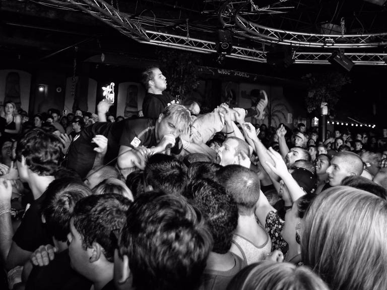 Γιατί οι συναυλίες ακονίζουν το μυαλό μας