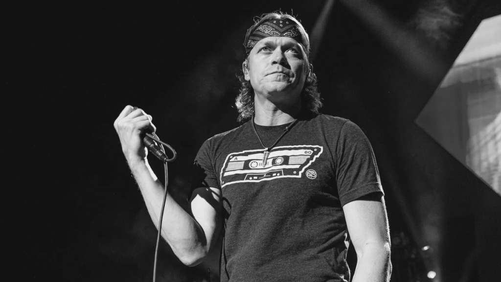 Έφυγε από τη ζωή ο Brad Arnold, frontman των 3 Doors Down