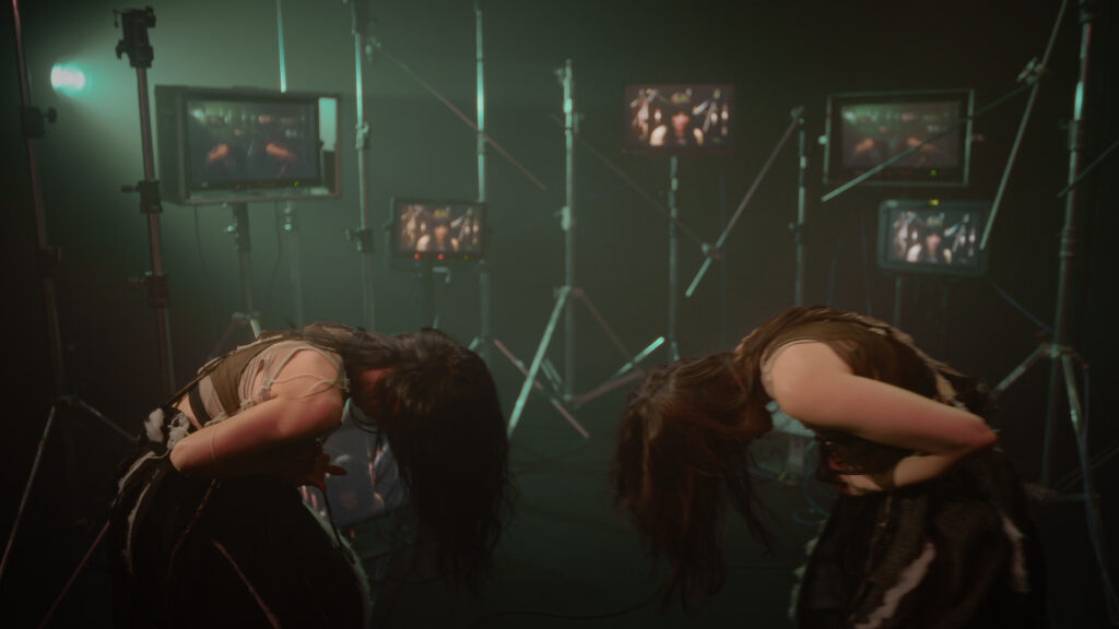 Marva Von Theo: Progressive pop και χορός σε ένα βίντεο-πορτρέτο για τις πολλαπλές εκδοχές του εαυτού