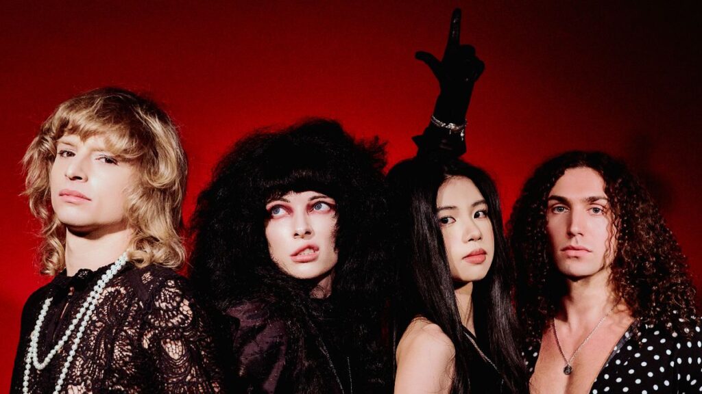 Οι Starbenders παρουσιάζουν το “The Beast Goes On” στην Ελλάδα