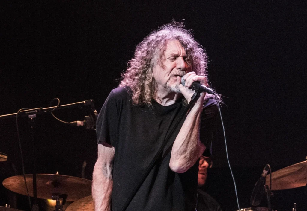 Robert Plant: Ο θρύλος επιστρέφει στην κορυφή του Λυκαβηττού