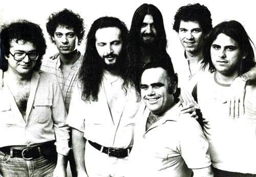 Η κληρονομιά των Socrates Drank the Conium ζωντανεύει στη σκηνή του Κυττάρου