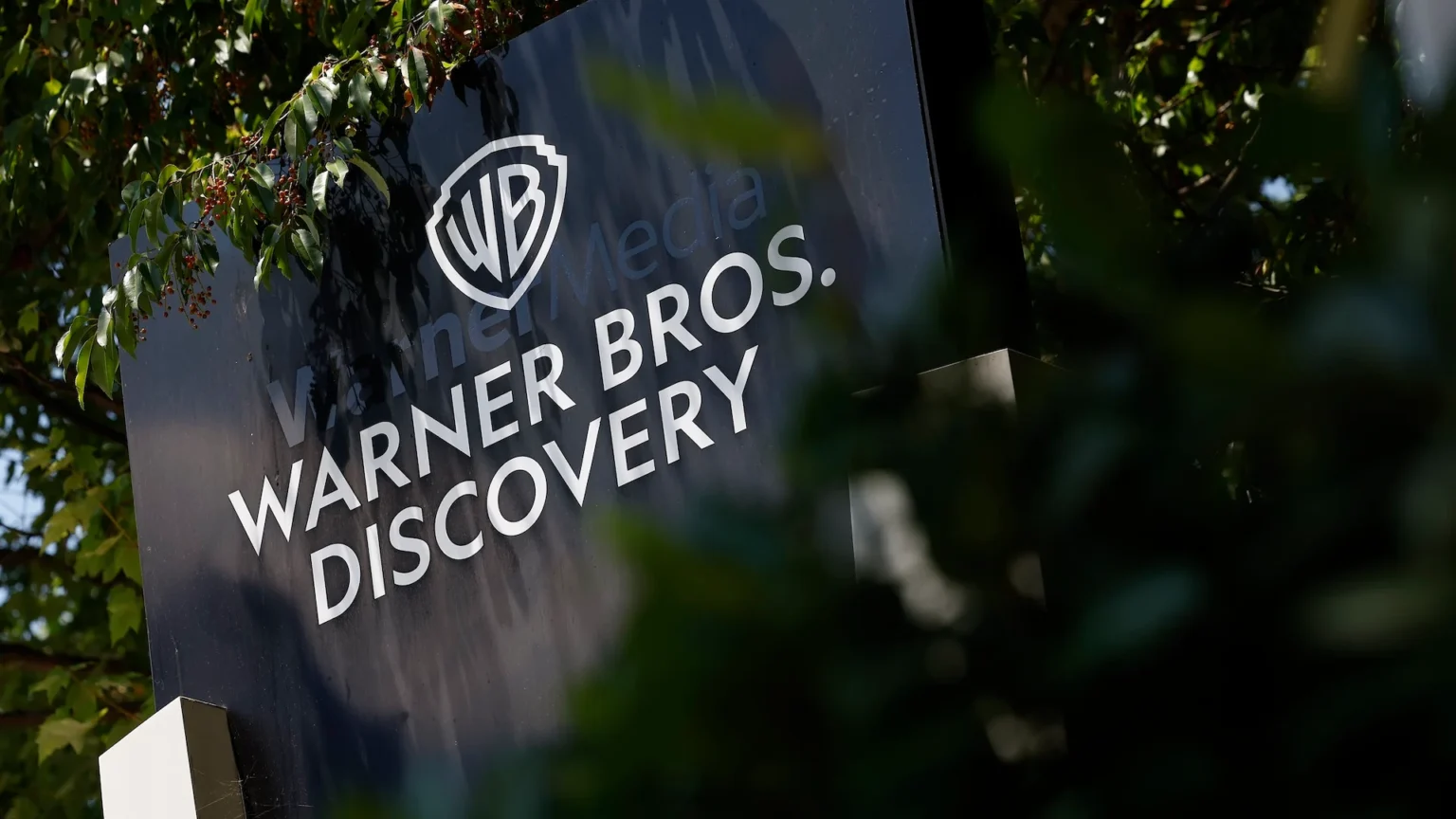 Netflix: Αποσύρεται από την εξαγορά της Warner Bros. Discovery