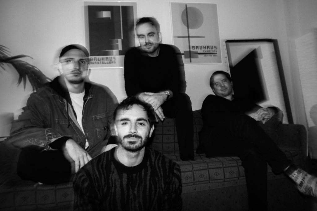 Deaf Radio: Εσωστρεφές και “γκαζωμένο” το δεύτερο σε σειρά single του νέου album