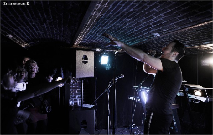 Οι Γάλλοι Shiny Darkness ζωντανά στο Death Disco τον Απρίλιο