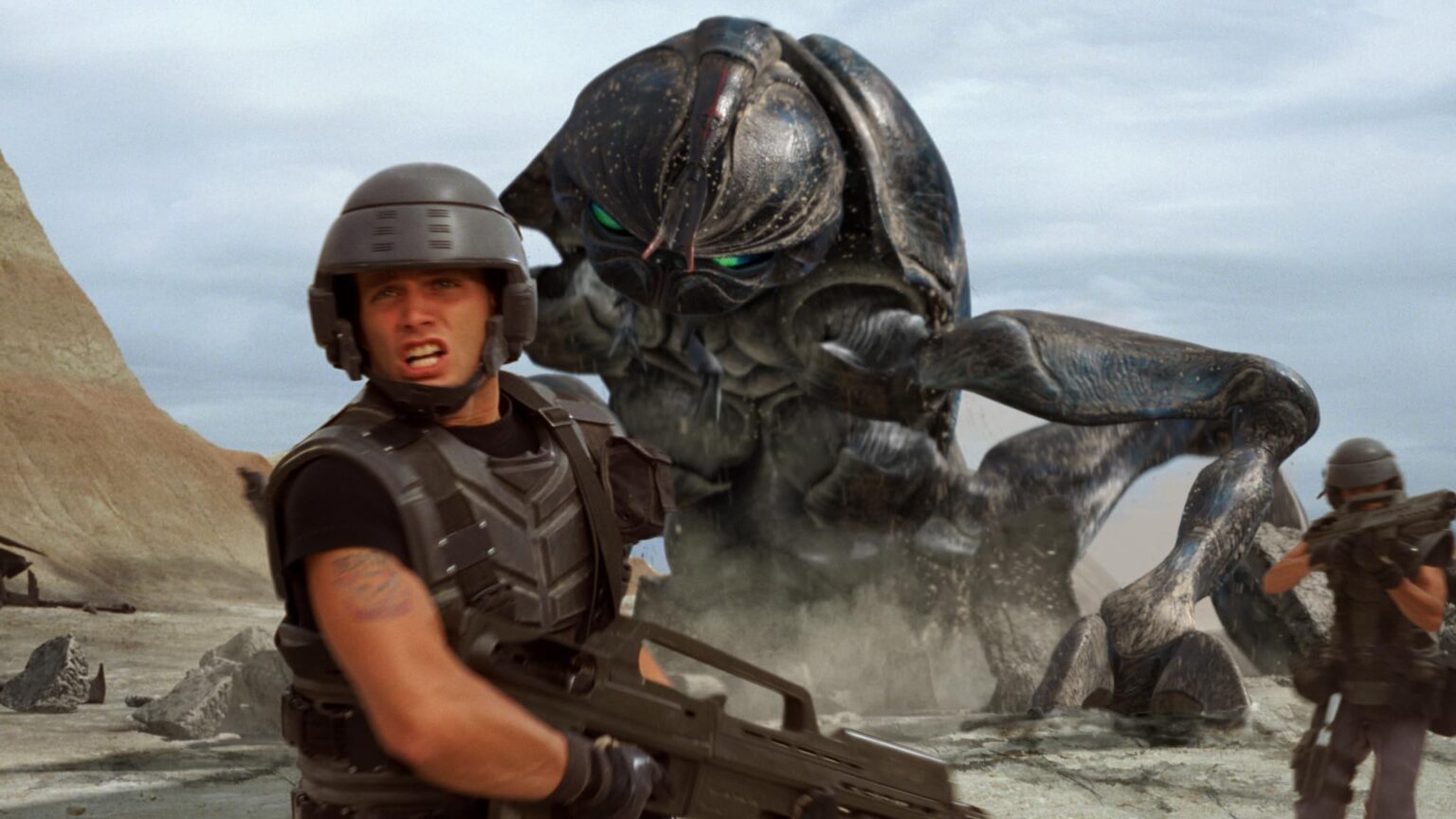 Starship Troopers: Πώς ο Paul Verhoeven μετέτρεψε μια χαζή ιδέα σε αριστούργημα