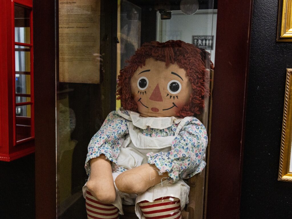 Εντ και Λορέιν Γουόρεν: Οι πραγματικές ιστορίες πίσω από τις ταινίες τρόμου