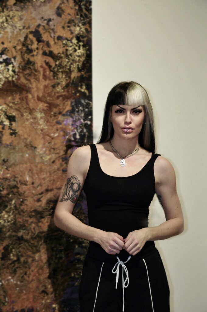 Behind The Mask: Ατομική Έκθεση Ζωγραφικής της Eleana Comfu