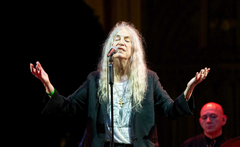 Patti Smith: Η ιέρεια του punk έρχεται στην Αθήνα στις 15 Μαΐου