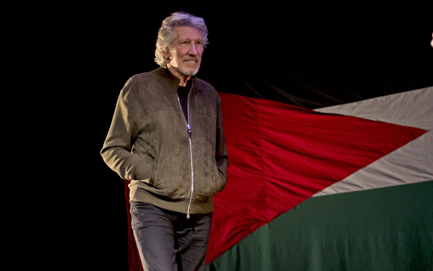 Ο Roger Waters έβαλε τον David Draiman στη θέση του