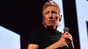 Ο Roger Waters έβαλε τον David Draiman στη θέση του