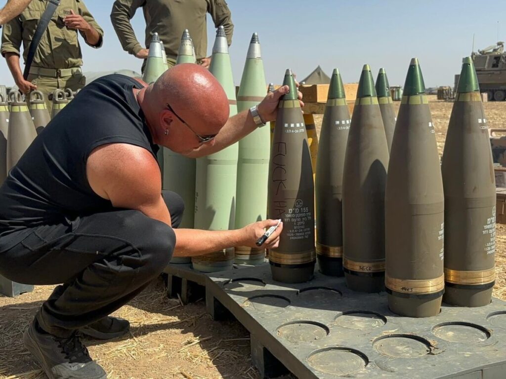 Ο Roger Waters έβαλε τον David Draiman στη θέση του