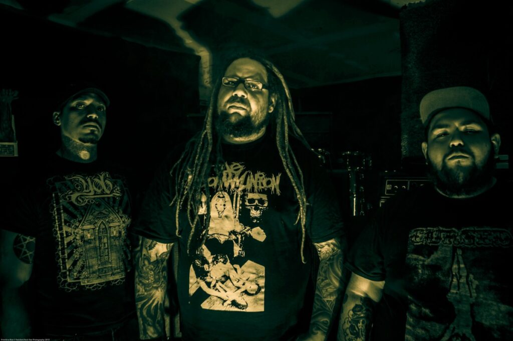 Primitive Man: «Ερχόμαστε για να σας καταστρέψουμε»