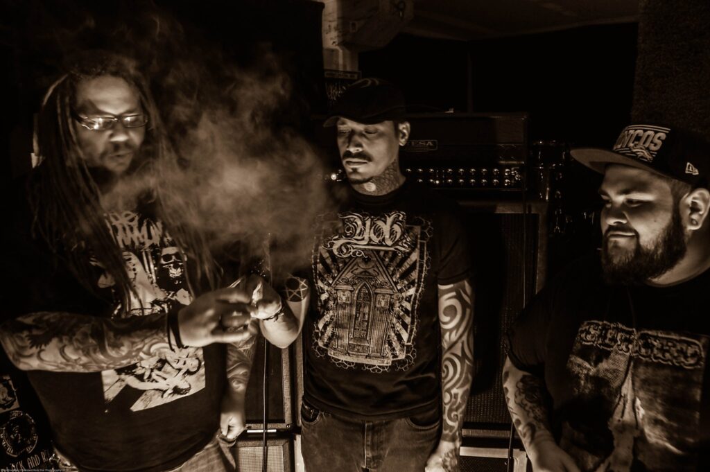 Primitive Man: «Ερχόμαστε για να σας καταστρέψουμε»