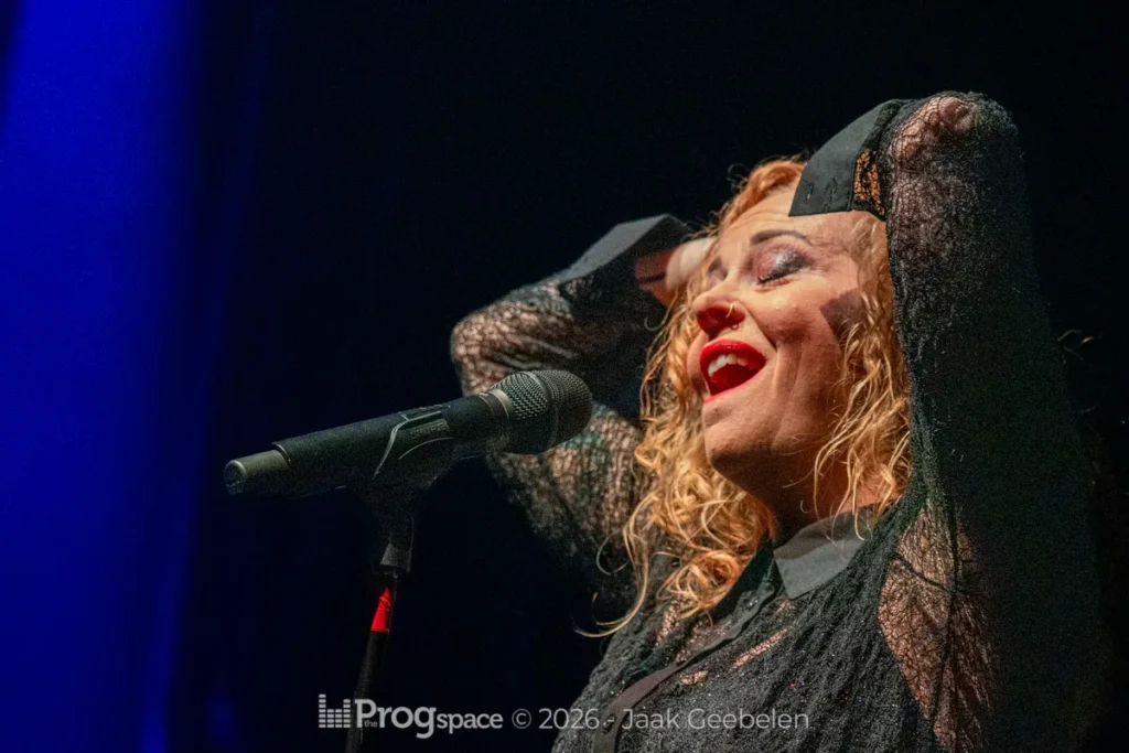 Oι The Gathering στην Αθήνα με την Anneke στο Δημοτικό Θέατρο Λυκαβηττού