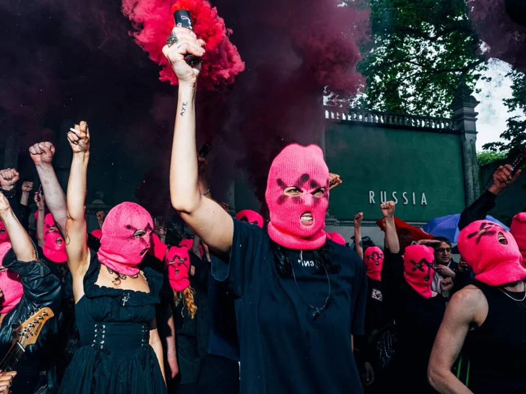 Μέσα από ένα ημερολόγιο επιβίωσης προσγειώνονται οι Pussy Riot στην Αθήνα