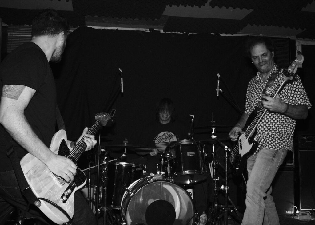 Οι Space Gravel παρουσιάζουν τον πρώτο τους δίσκο “Inside” στο Death Disco
