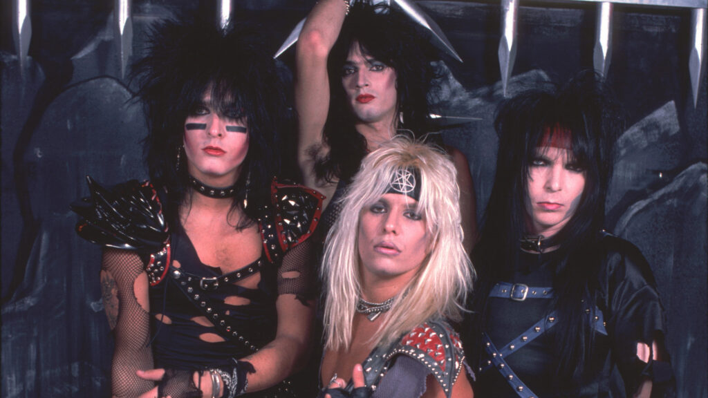 Mötley Crüe: Shout At The Devil | Γιατί οι γονείς της εποχής έτρεμαν να δουν αυτό το εξώφυλλο