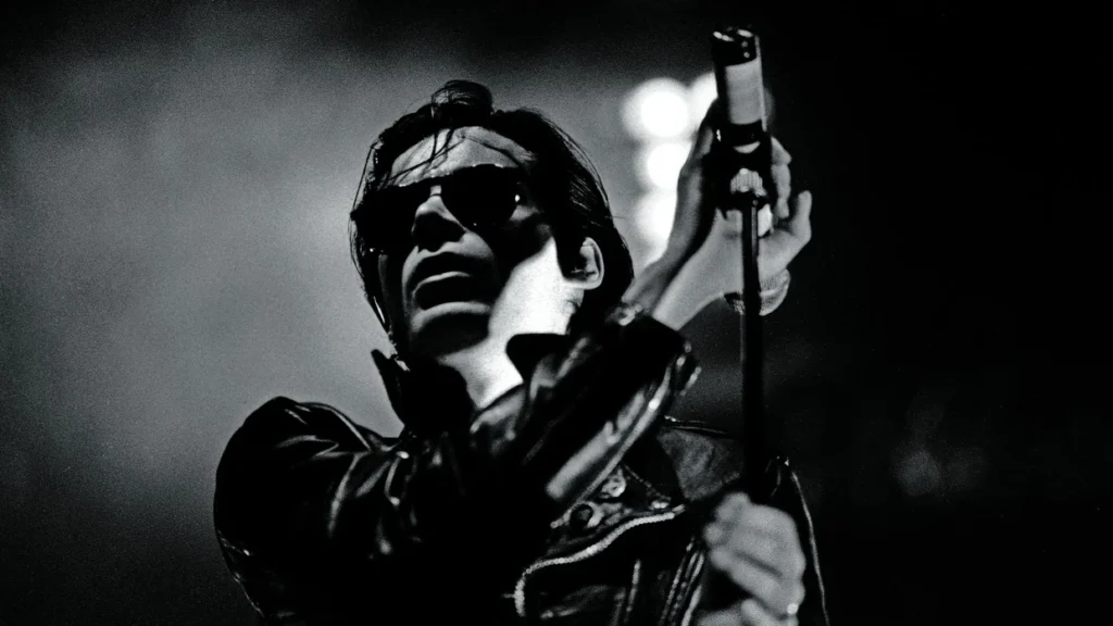 The Sisters of Mercy: Τα μαύρα γυαλιά, το drum machine και η τέχνη της απόλυτης ανεξαρτησίας