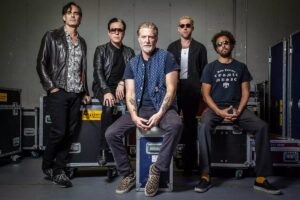 Queens of the Stone Age: Το “Where The Goth Girls At?” είναι ακριβώς αυτό που περιμέναμε