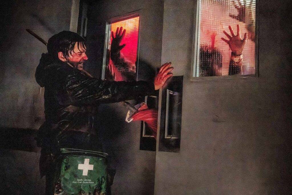 Resident Evil: Film review | Ένα αιματηρό ραντεβού με τον τρόμο της Raccoon City