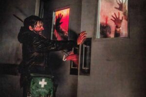 Resident Evil: Film review | Ένα αιματηρό ραντεβού με τον τρόμο της Raccoon City
