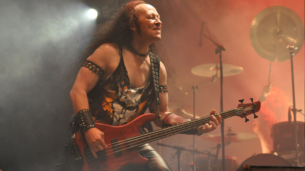 Cronos: Το τελευταίο αντίο στον frontman που έμαθε στο metal πώς να τρομάζει
