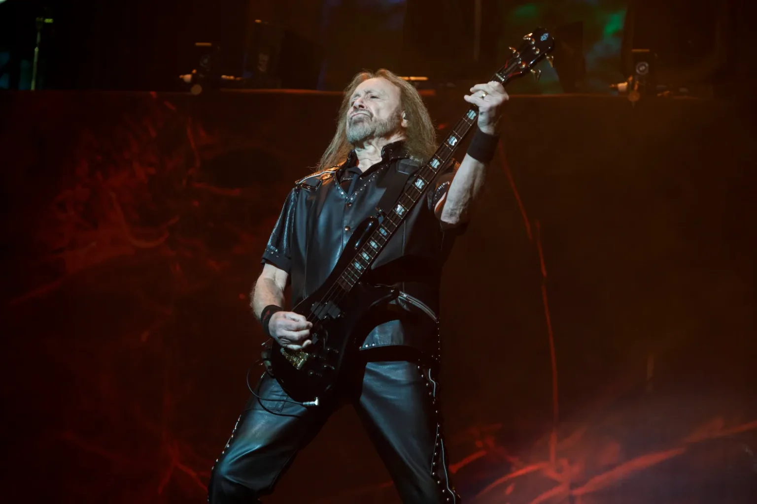 Ian Hill: Τι έγινε στις Βρυξέλλες και γιατί κρέμασε το μπάσο